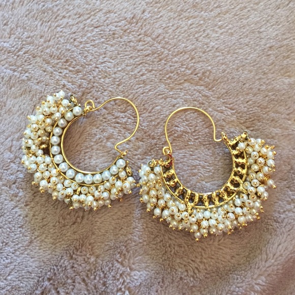 • Pearl golden crescent earrings •