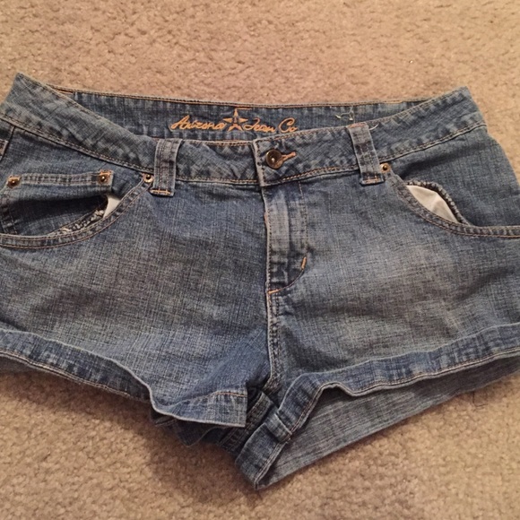 Stretchy material jean shorts