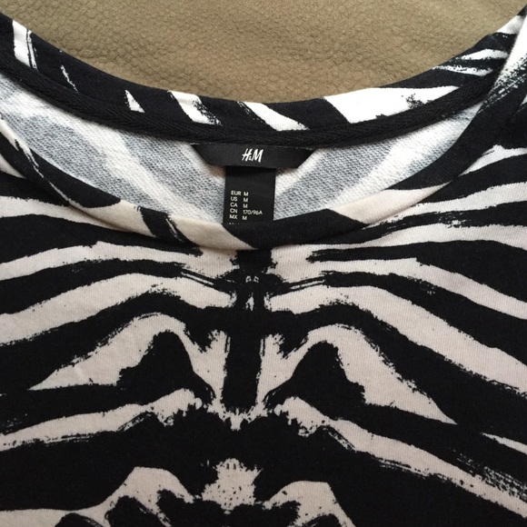 H&M zebra print sweater - Picture 3 of 4