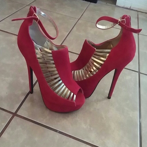 Red & Gold Peep Toe Pump