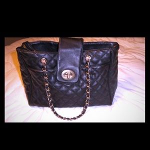 Aldo- Black quilted pattern handbag