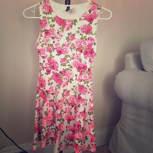 Sleeveless floral skater dress