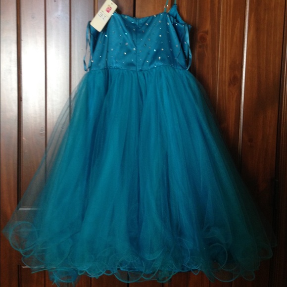 Prom dress - Picture 2 of 3