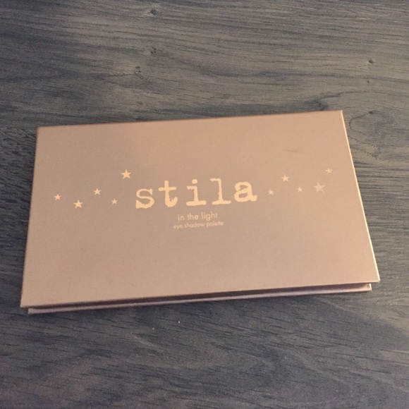 Still in the light eyeshadow palette