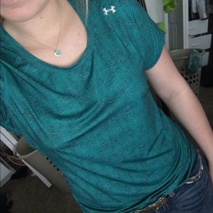 Fitted Under Armour Green shirt 😊