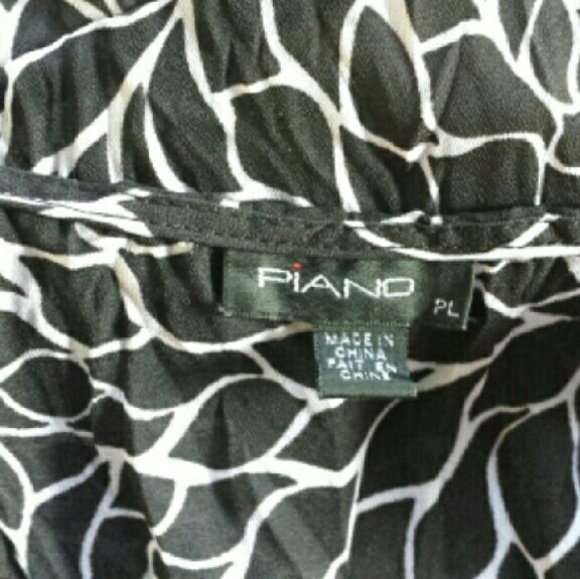 Like New! Lovely B&W Button Down Top sz Petite Lg - Picture 3 of 3