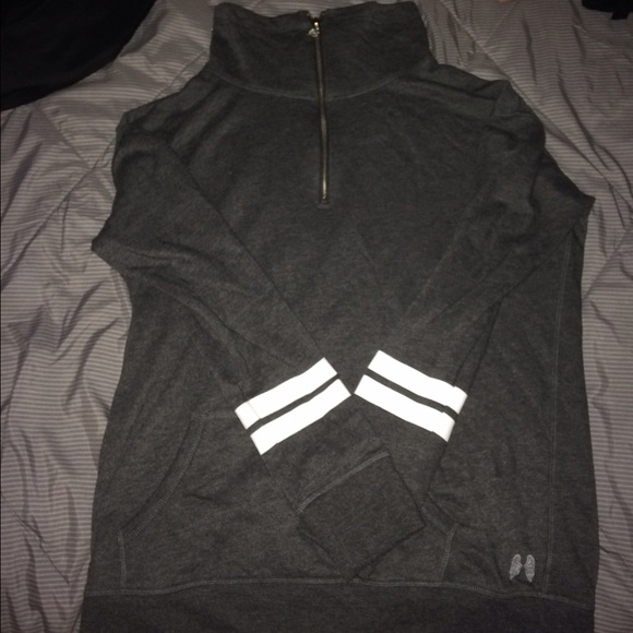 FLASH SALE 🔱‼️Victoria's Secret half zip💕