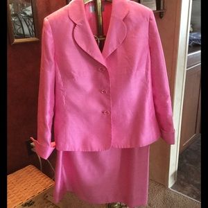 Gorgeous 2-Piece Suit