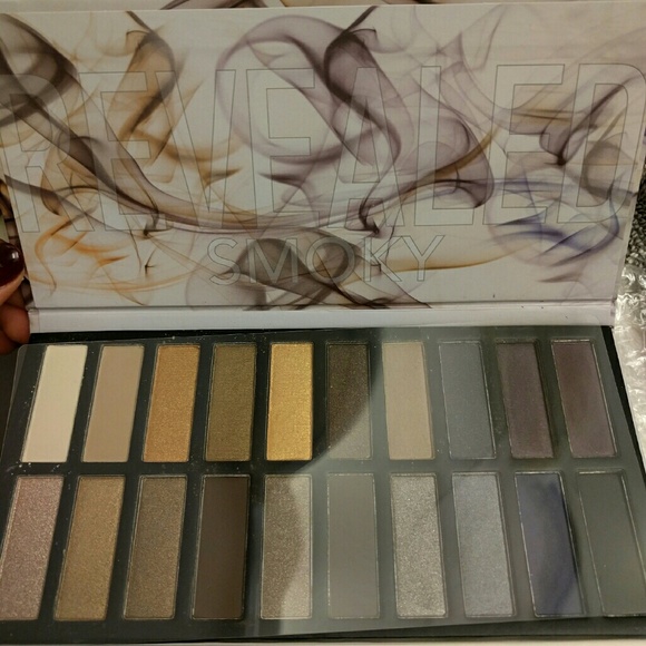 Costal scents revealed smoky palette