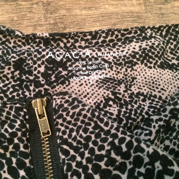 💗SOLD💗 Acacia Swimwear Pa'ia Shorts - Picture 4 of 4