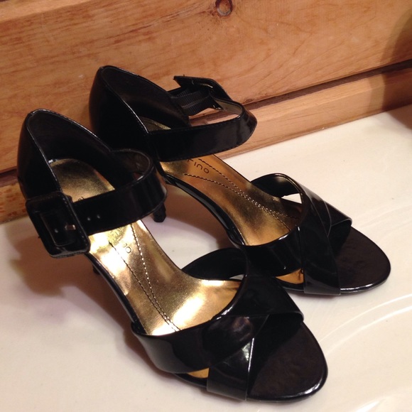 Ann Marino peep toe sandal