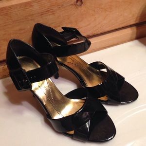 Ann Marino peep toe sandal