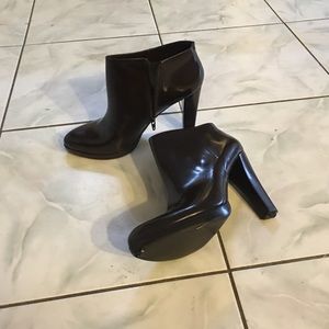 Nine West brown low boot. Size 9M. Never worn.