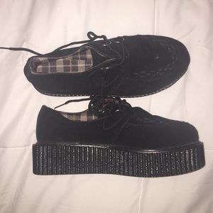 Black creepers