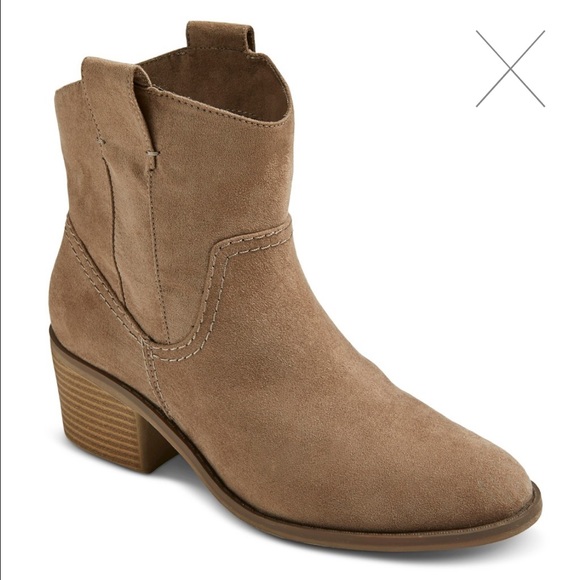 Merona Olive green Sawyer bootie, size 8 1/2