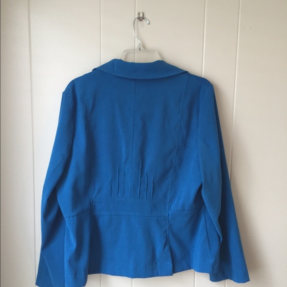 Blazer - Picture 2 of 2