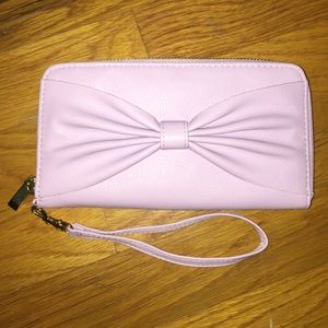 NWOT Lavender wristlet!