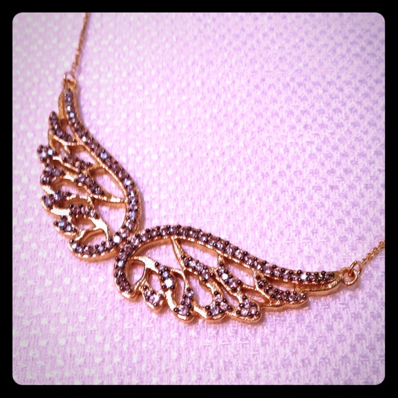 Stella & Dot Bellissimo Angelo Necklace