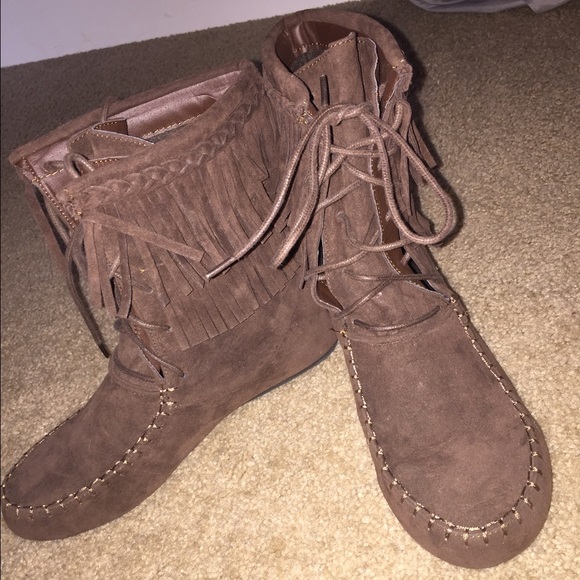 Moccasin boots
