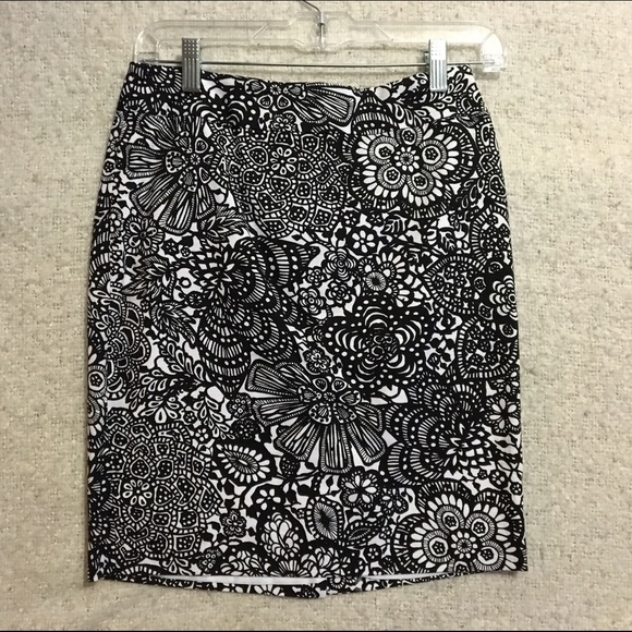 Graphic pencil skirt - black and white
