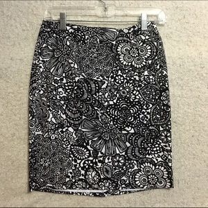 Graphic pencil skirt - black and white