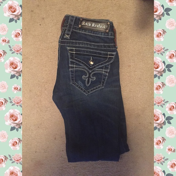 ❣Rock Revival Skinnies❣ - Picture 1 of 4