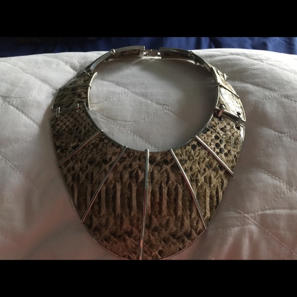 BCBGMAXAZRIA fashion necklace