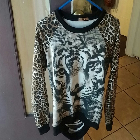 Printed crew neck