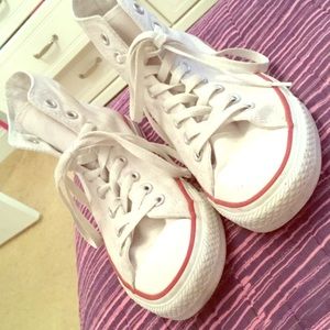 High-top White converse!!! 👟