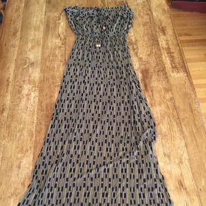 NAVY CREAM STRAPLESS MAXI DRESS