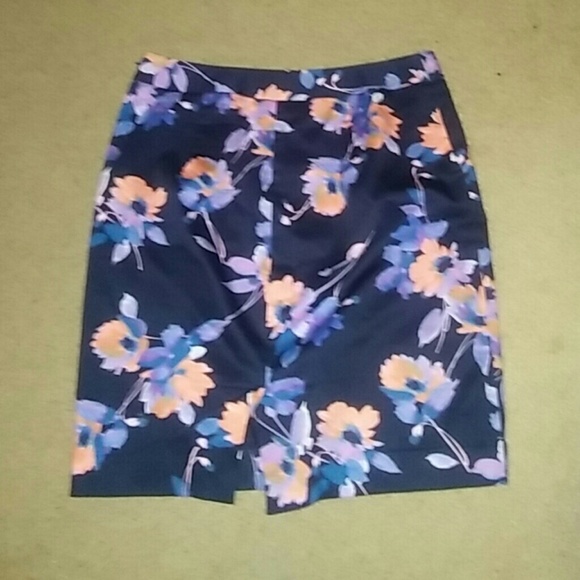 Flower THE LIMITED SKIRT - Picture 3 of 4
