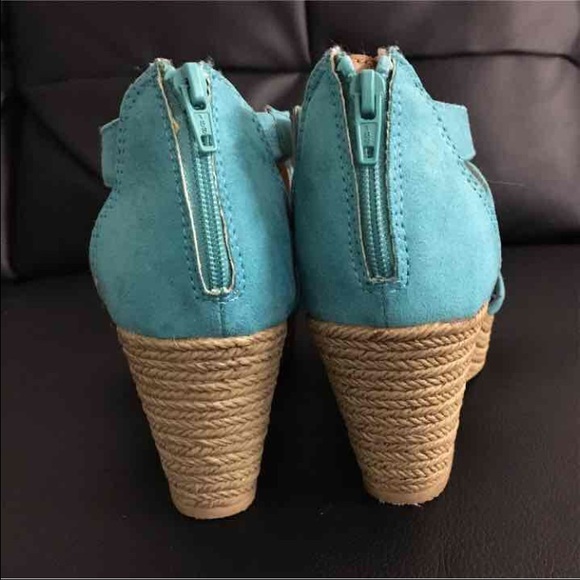 Turqoise Spring Wedges - Picture 4 of 4