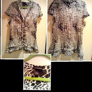 Black/White  Pleated Blouse(Make Offer)5/30/16