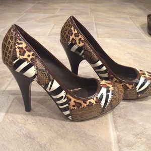 Multiple print stitched heels