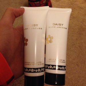 MARC JACOBS (DAISY)  body lotion and shower gel