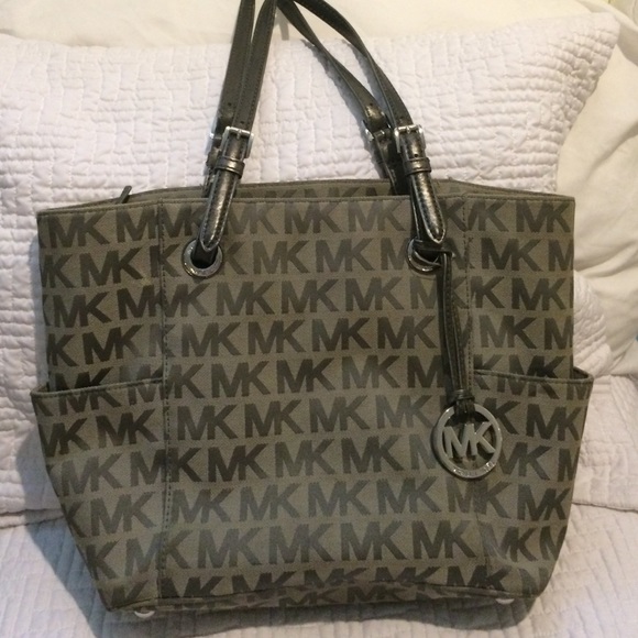 Michael Kors Jet Set logo tote