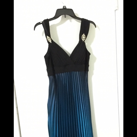 Betsy & Adam pleated ombré gown teal/black
