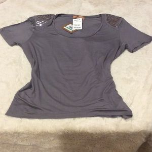 T-shirt with sequined padded shoulders - nwt