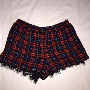 Relaxed plaid shorts