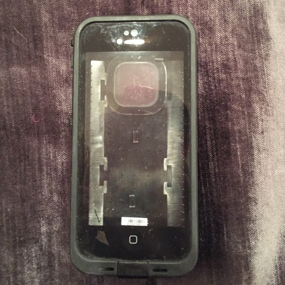 Black life proof for a iPhone 5