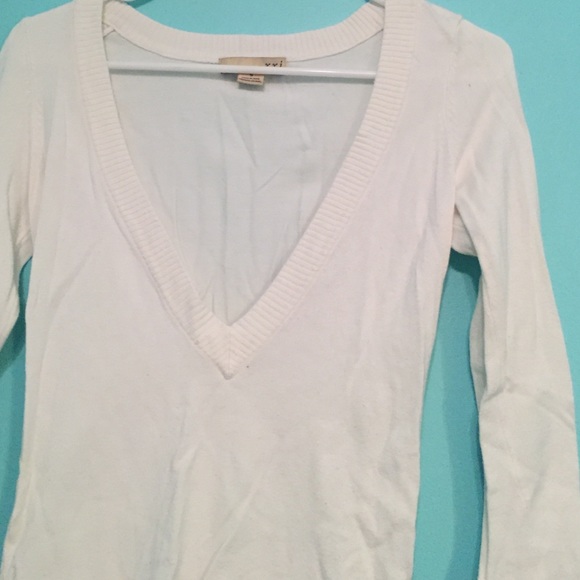 white V neck sweater