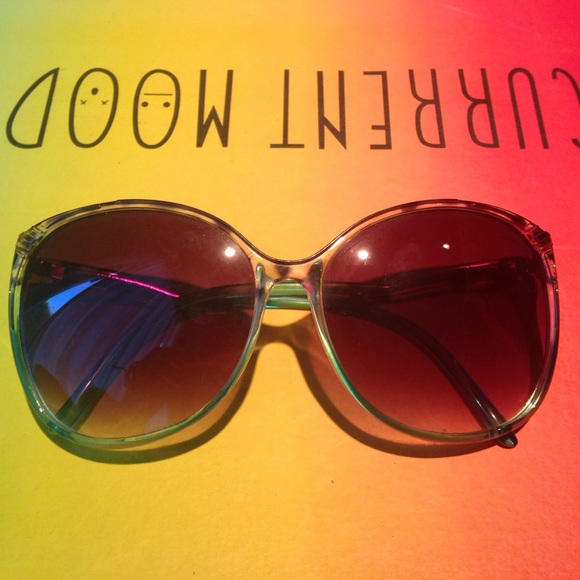 Oversized sunnies