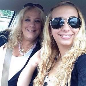 Meet your Posher, Dee