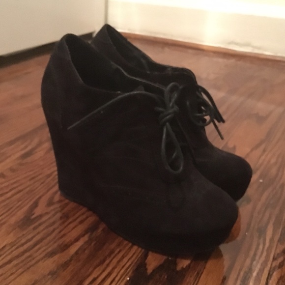 Black Wedges