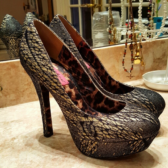 Betsey Johnson Sparkle Pumps