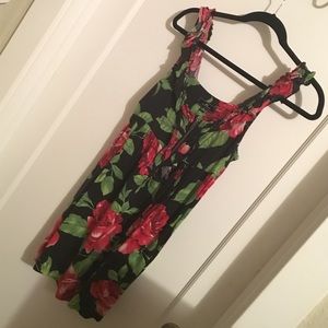 Black/red rose colored mini dress ❤️