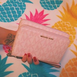 Michael Kors • Ballet • Adele Large Wristlet