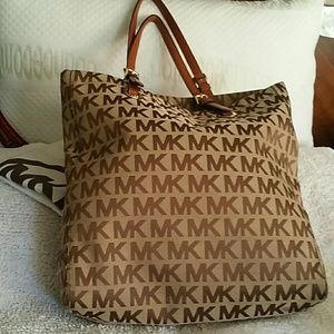 Michael kors tote