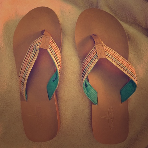 💥SALE💥Bluefin Rainbow Flip Flops size 8