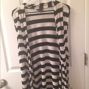 Torrid size 5 sleeveless cardigan
